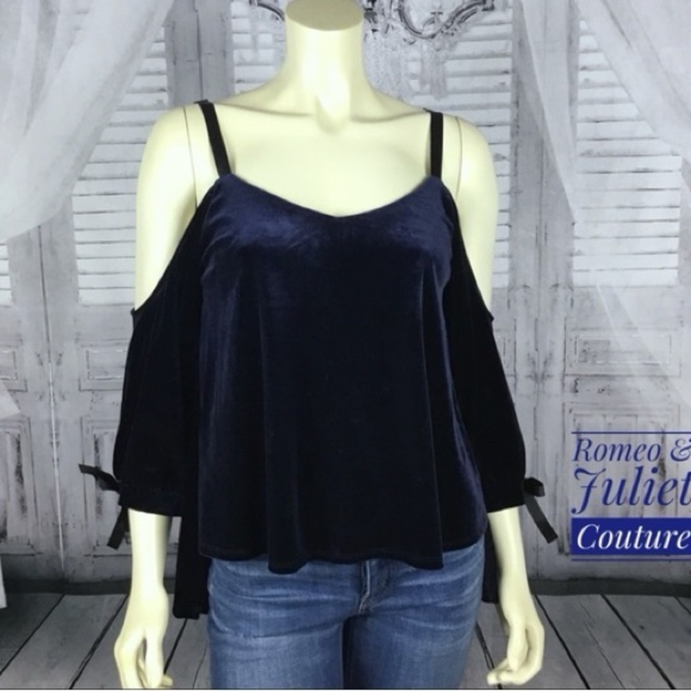 Romeo & Juliet Couture Midnight Blue Velvet Cold Shoulder Blouse